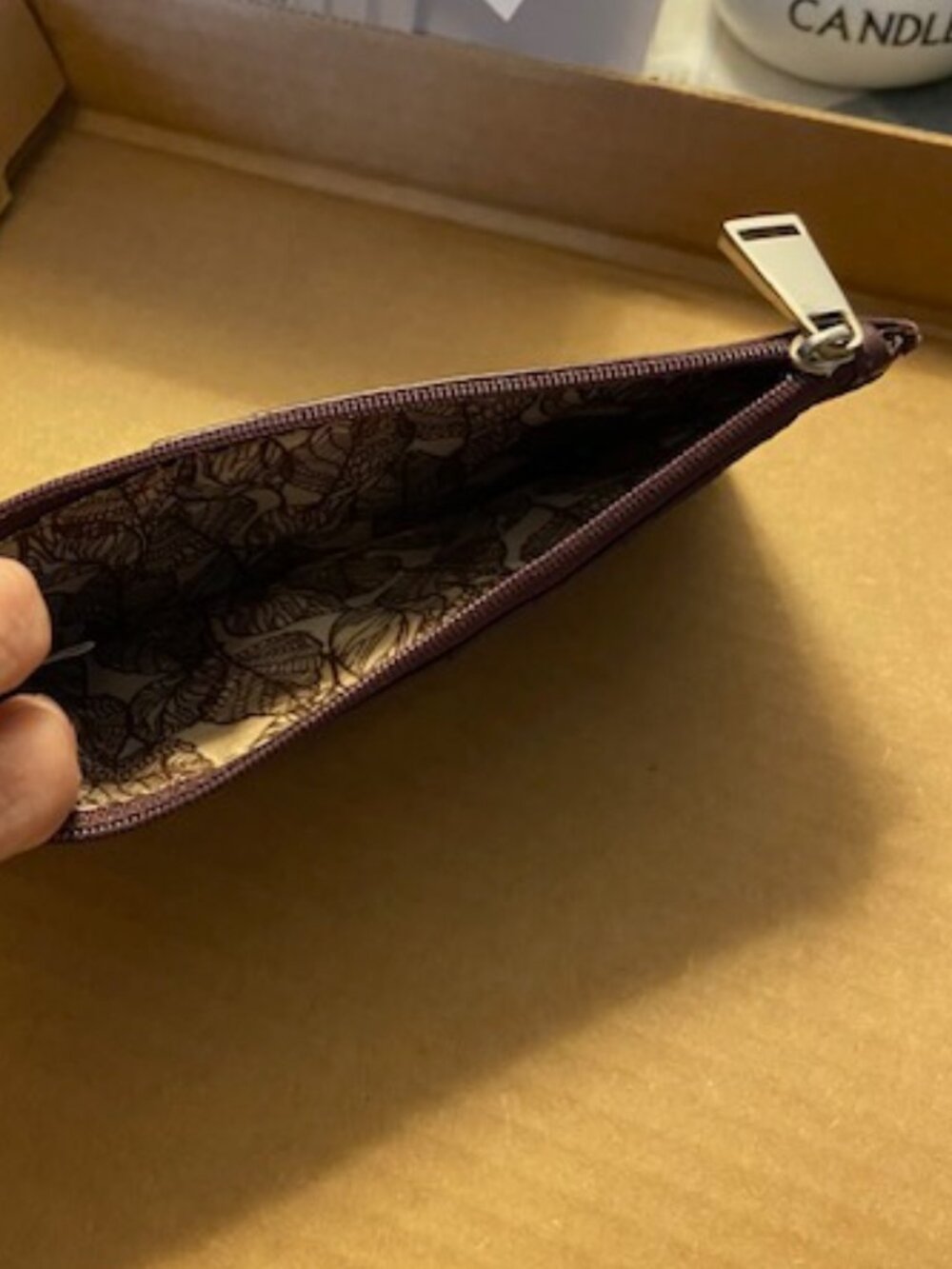 Clarks Eggplant Leather Card Holder Wallet Slim ~ Credit Card ID Window Zip - Picture 4 of 5
